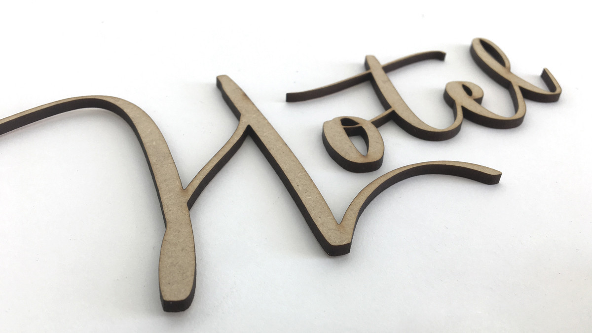 LETTRES DÉCOUPÉES AU LASER.
