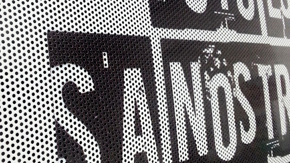 Vinyle micro-perforé pour véhicules